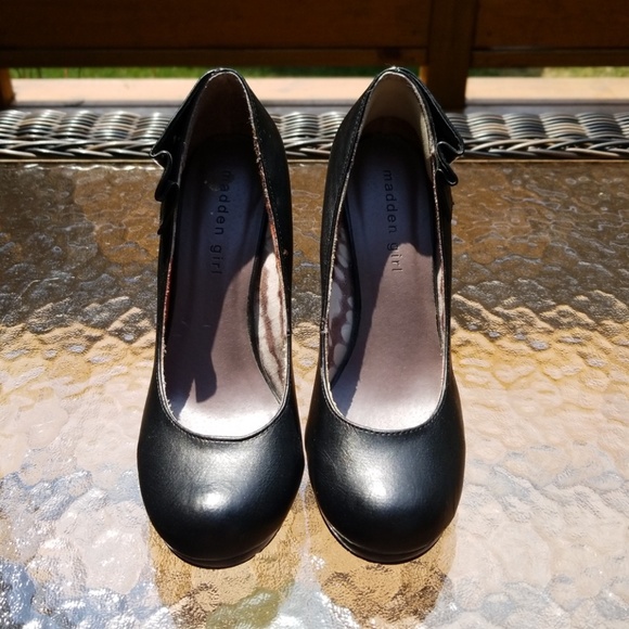 Madden Girl Platform Heels with Pleated Detail - Picture 2 of 8